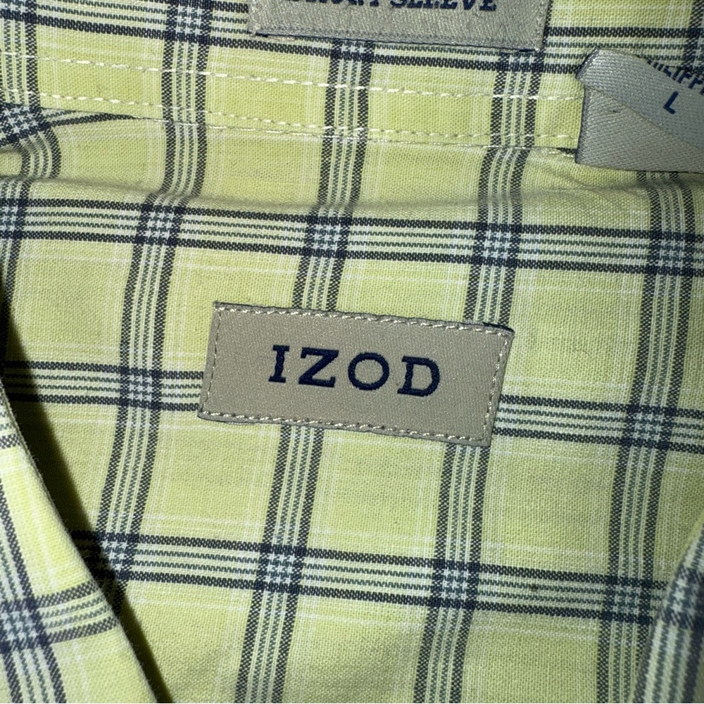 IZOD Men's Short Sleeve Button Up Shirt. Large - Picture 5 of 7